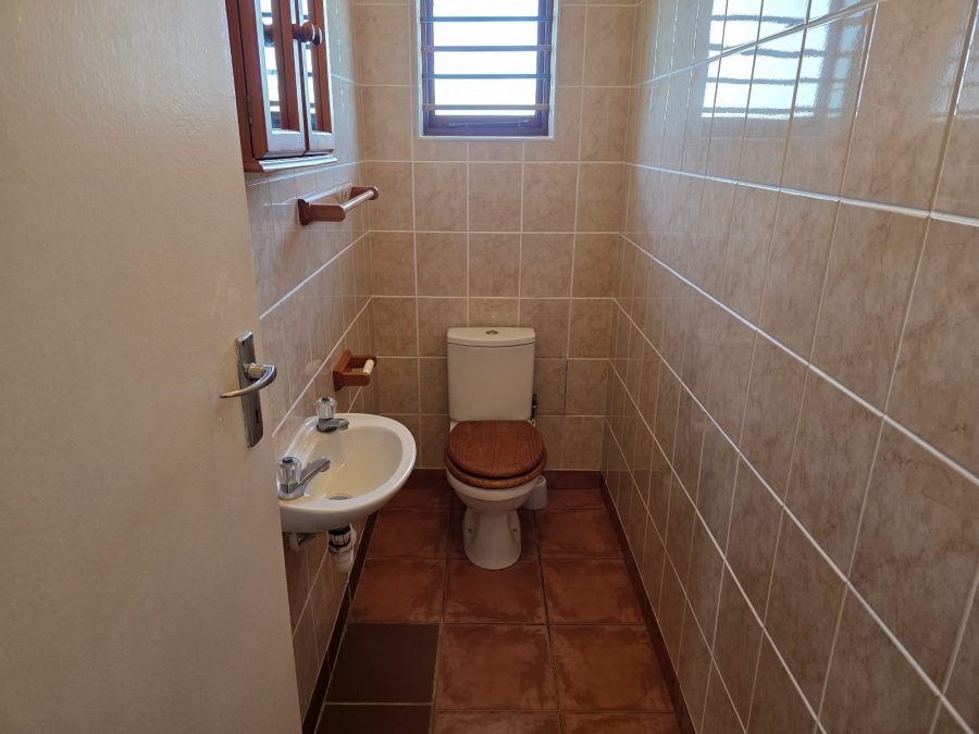 4 Bedroom Property for Sale in Wavecrest Eastern Cape